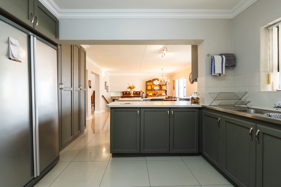 4 Bedroom Property for Sale in Linkside Western Cape